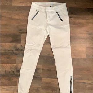 Women’s white skinny pants